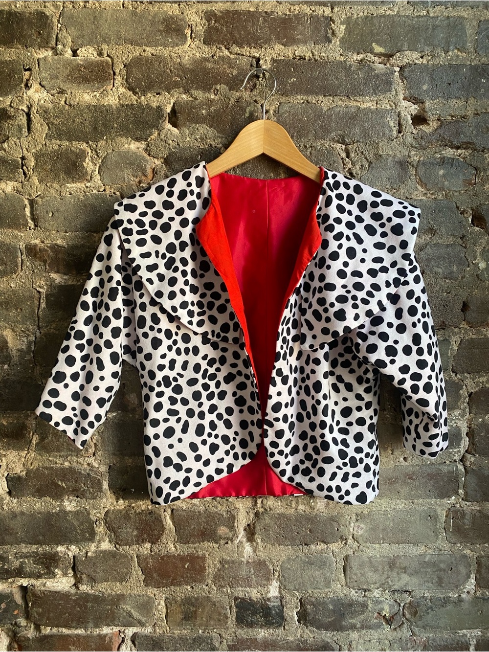 Womenโs Black & White Dalmatian Print Cropped Blazer with Red Lining